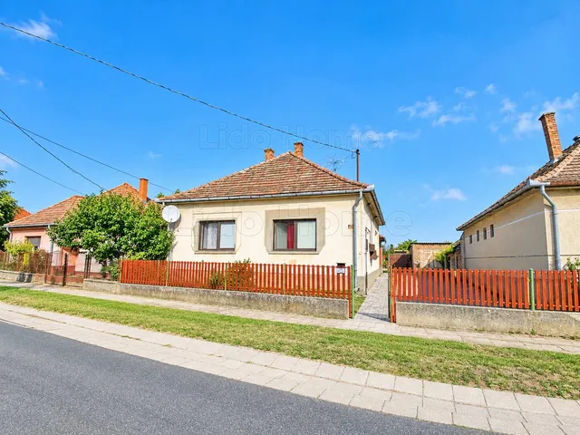 Eladó ház Mezőcsokonya 110 nm