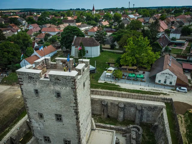 Eladó kereskedelmi és ipari ingatlan Nagyvázsony 175 nm