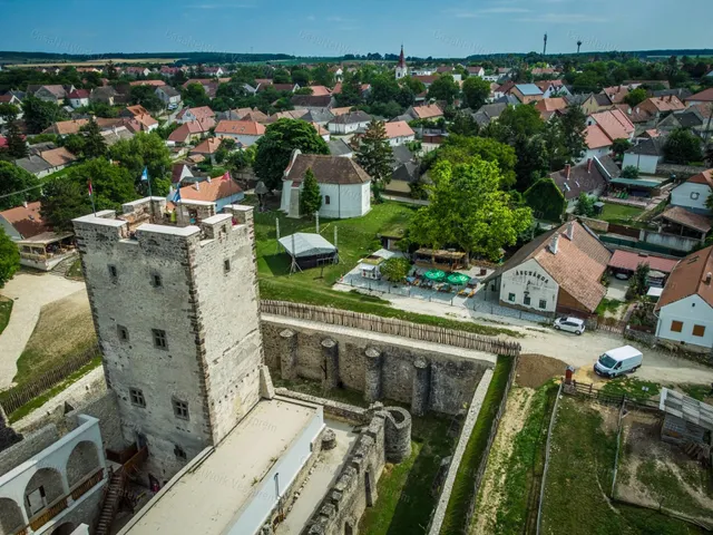 Eladó kereskedelmi és ipari ingatlan Nagyvázsony 175 nm