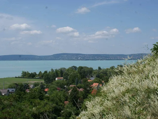 Eladó telek Balatonkenese 1020 nm