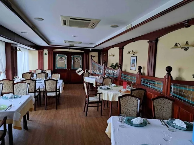 Eladó kereskedelmi és ipari ingatlan Győr, Belváros 250 nm