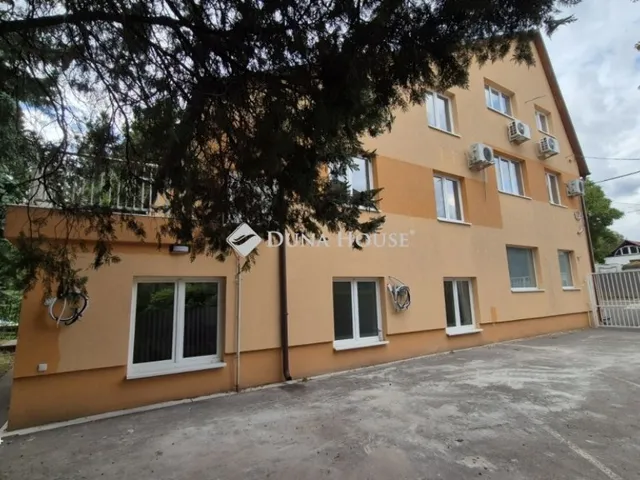 Kiadó kereskedelmi és ipari ingatlan Budapest XI. kerület, Őrmező 400 nm