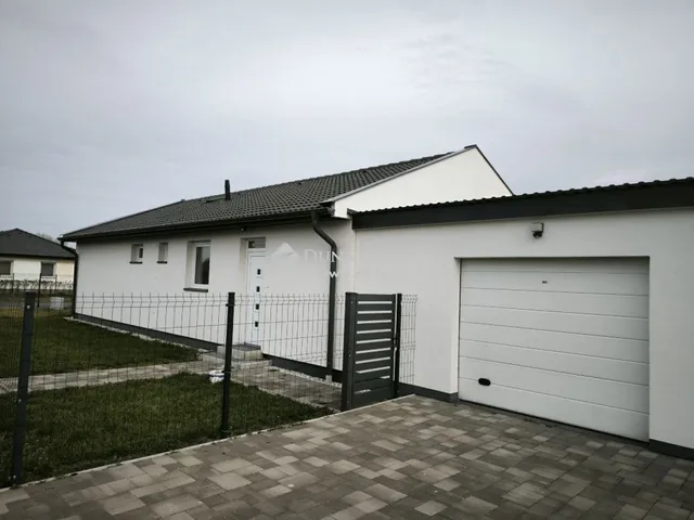 Eladó lakás Vámosszabadi 91 nm