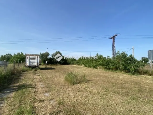 Eladó telek Győr 4576 nm