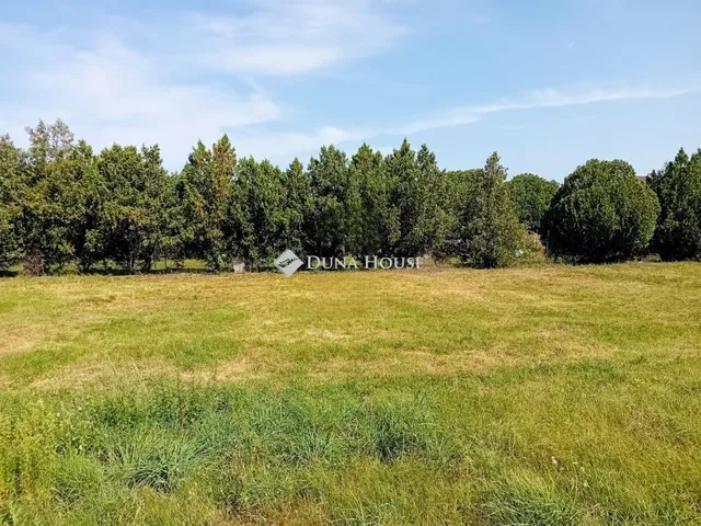 Eladó telek Gönyű 822 nm