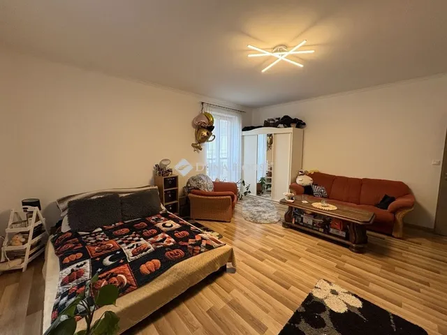 Eladó lakás Győr, Sziget 82 nm