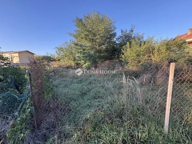 Eladó telek Pázmándfalu 1678 nm