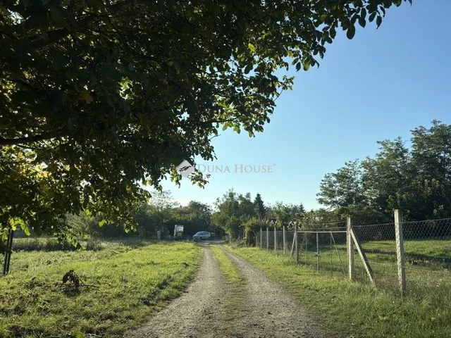 Eladó telek Pázmándfalu 1678 nm