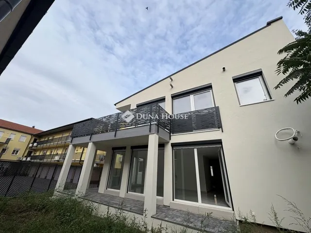 Eladó lakás Pápa 123 nm