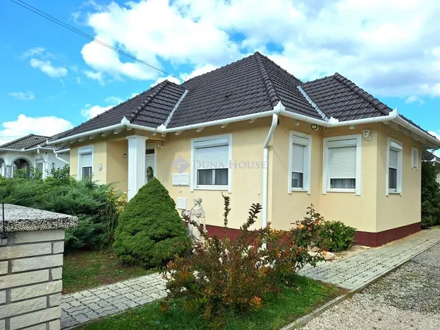 Eladó ház Abda 189 nm