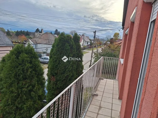 Eladó ház Ászár 196 nm