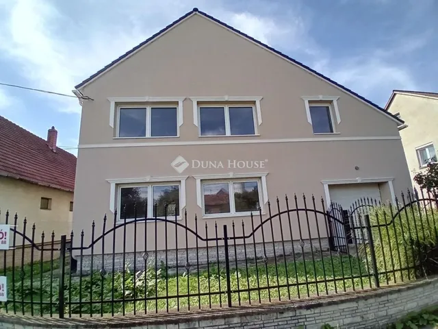 Eladó ház Komárom 200 nm