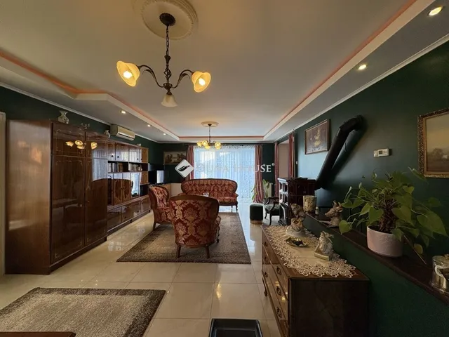 Eladó ház Győrújbarát 212 nm