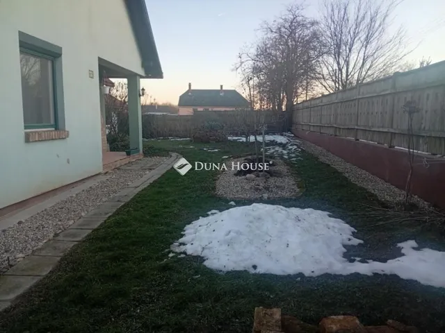 Eladó ház Aka 58 nm