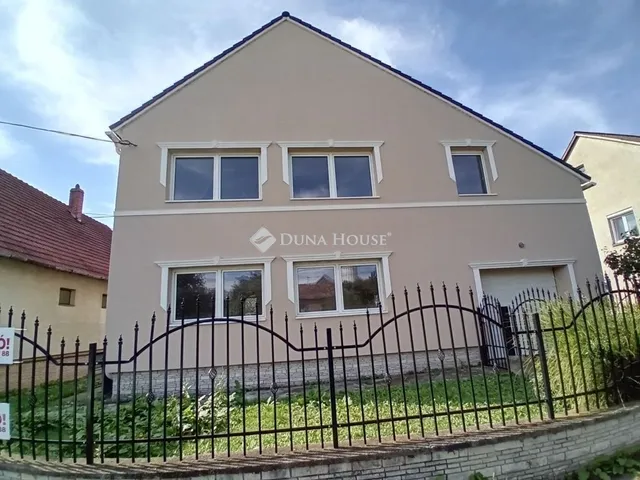 Eladó ház Komárom 200 nm