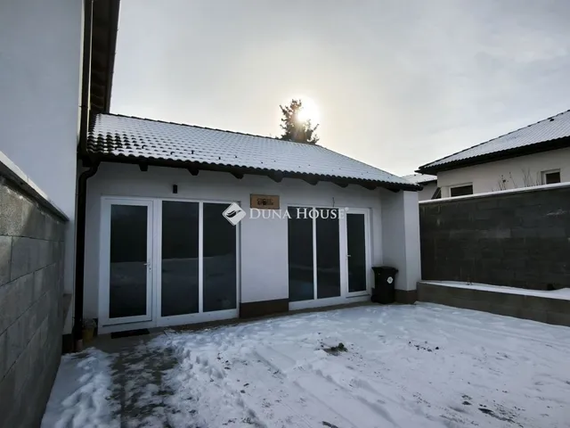 Eladó kereskedelmi és ipari ingatlan Győr, Győrszentiván 47 nm