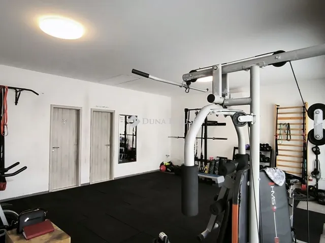 Eladó kereskedelmi és ipari ingatlan Győr, Győrszentiván 47 nm