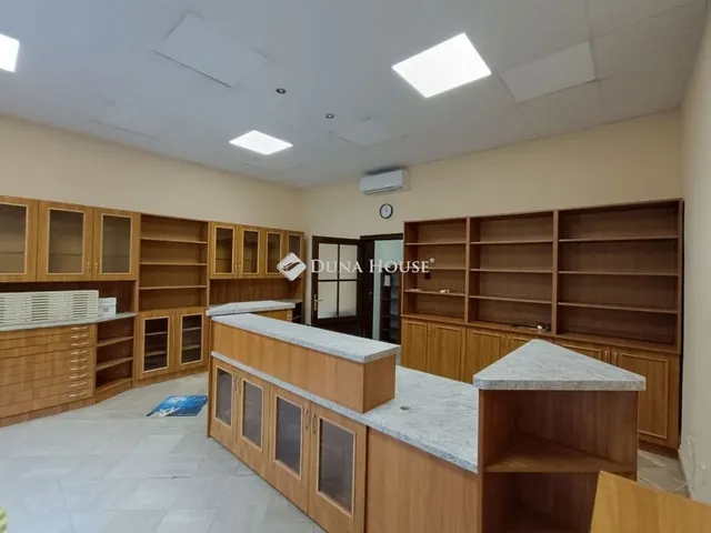 Eladó kereskedelmi és ipari ingatlan Sopron 35 nm