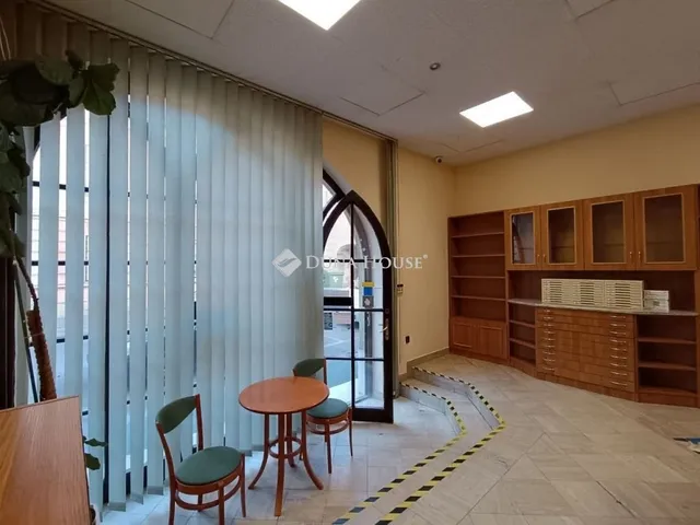 Eladó kereskedelmi és ipari ingatlan Sopron 35 nm