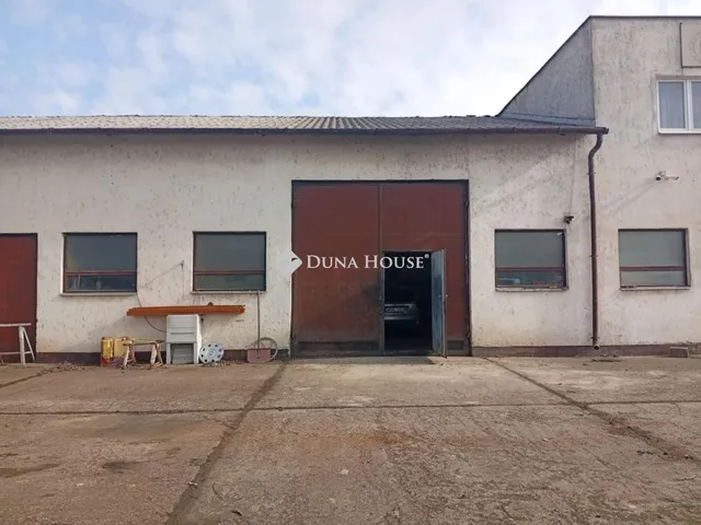 Eladó kereskedelmi és ipari ingatlan Tatabánya 2806 nm