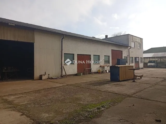 Eladó kereskedelmi és ipari ingatlan Tatabánya 2806 nm