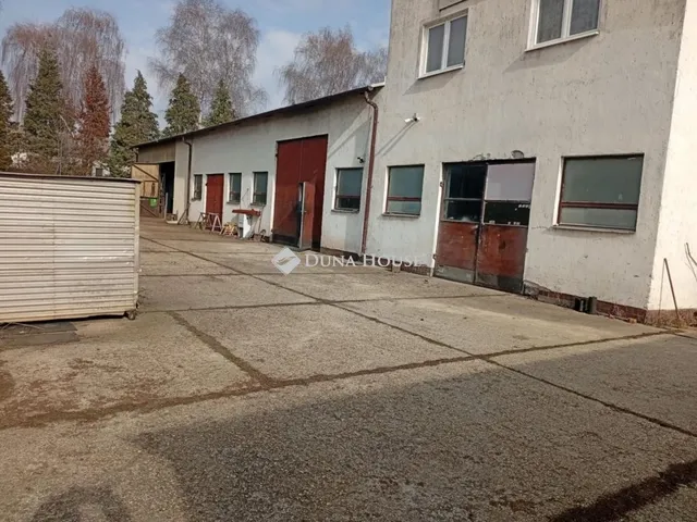 Eladó kereskedelmi és ipari ingatlan Tatabánya 2806 nm