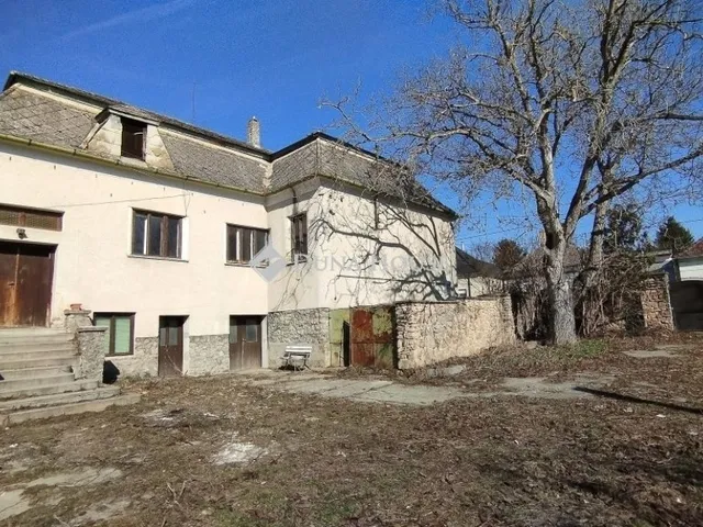 Eladó ház Peresznye 138 nm