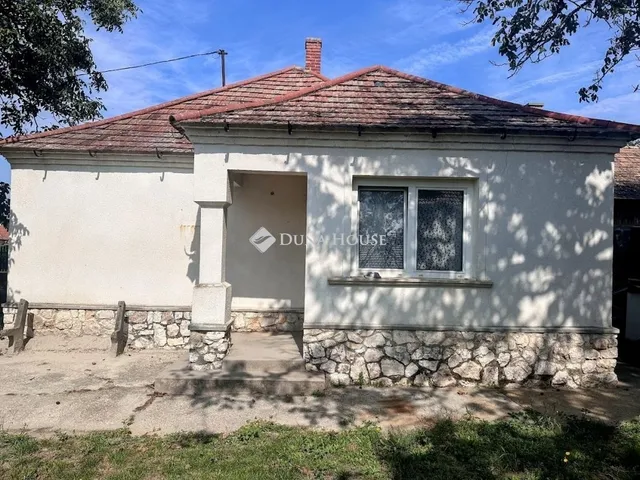 Eladó üdülő és hétvégi ház Gyömöre 106 nm