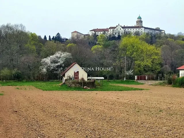 Eladó telek Pannonhalma 7930 nm