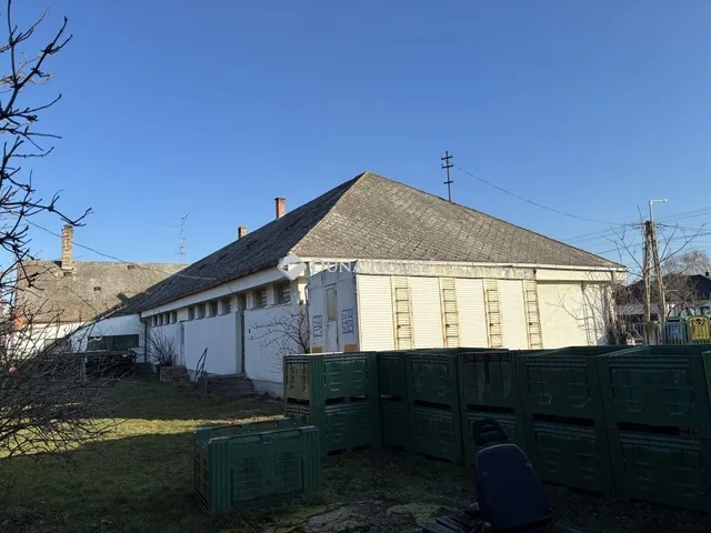 Eladó kereskedelmi és ipari ingatlan Szil 858 nm