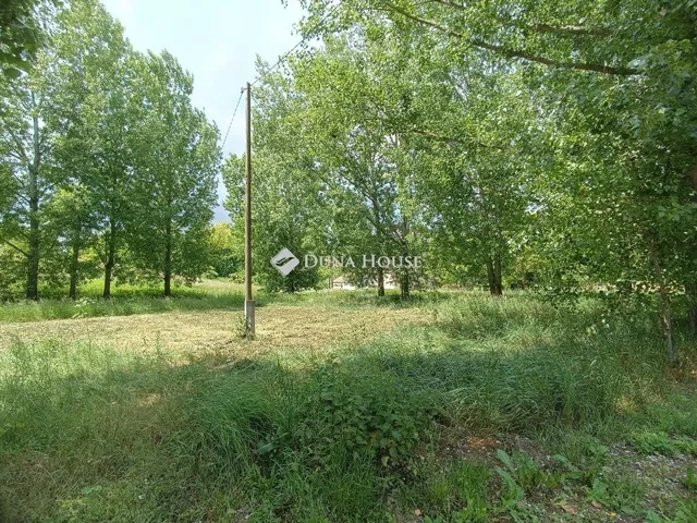 Eladó telek Bakonypéterd 7739 nm