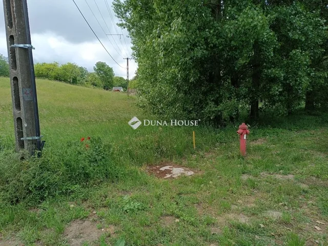 Eladó telek Bakonypéterd 7739 nm