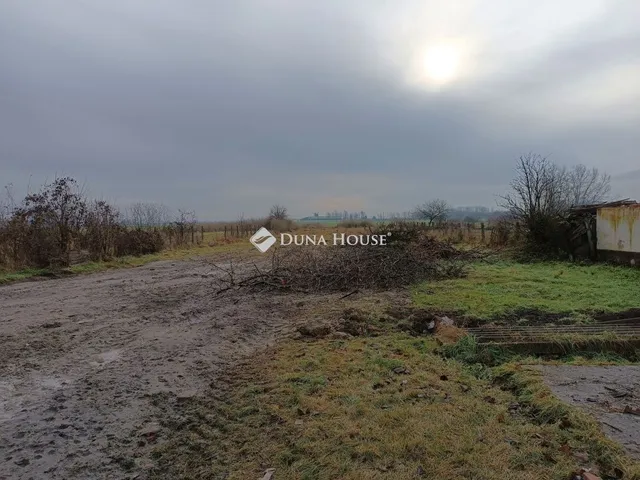 Eladó telek Bőny 1346 nm