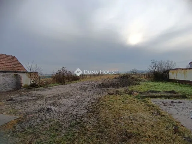 Eladó telek Bőny 1346 nm