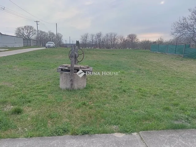 Eladó telek Vérteskethely 1756 nm