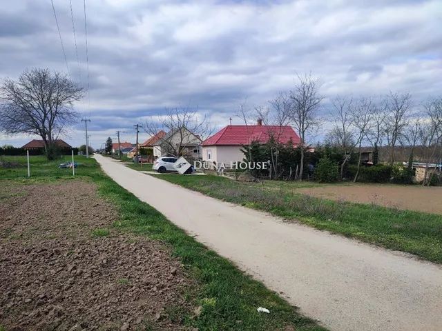 Eladó telek Tápszentmiklós 2207 nm
