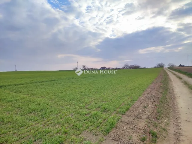 Eladó telek Tápszentmiklós 2208 nm