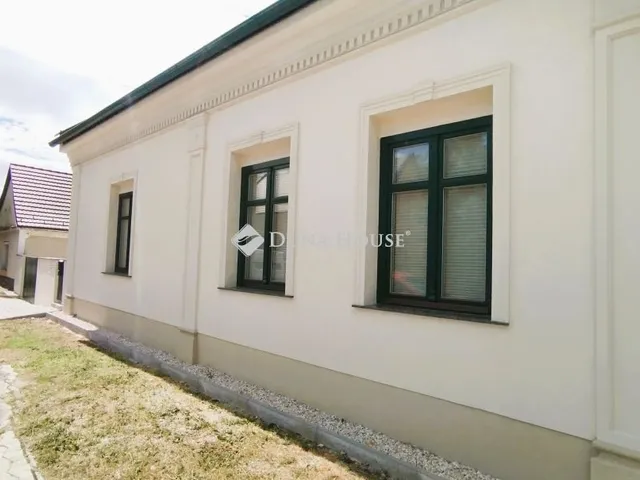 Eladó ház Zsira 166 nm