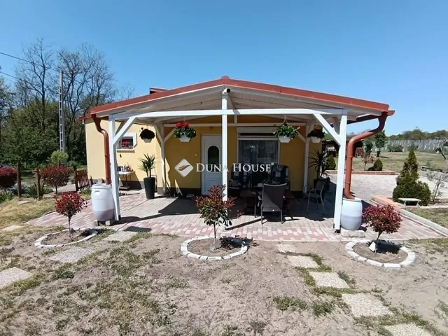 Eladó ház Bársonyos 70 nm