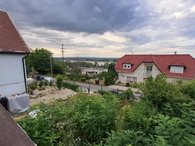 Eladó telek Lábatlan, József Attila u 1000 nm