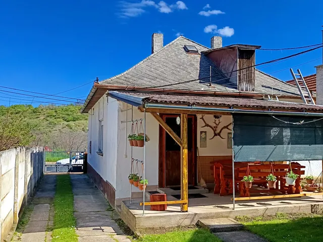 Eladó ház Lábatlan 130 nm