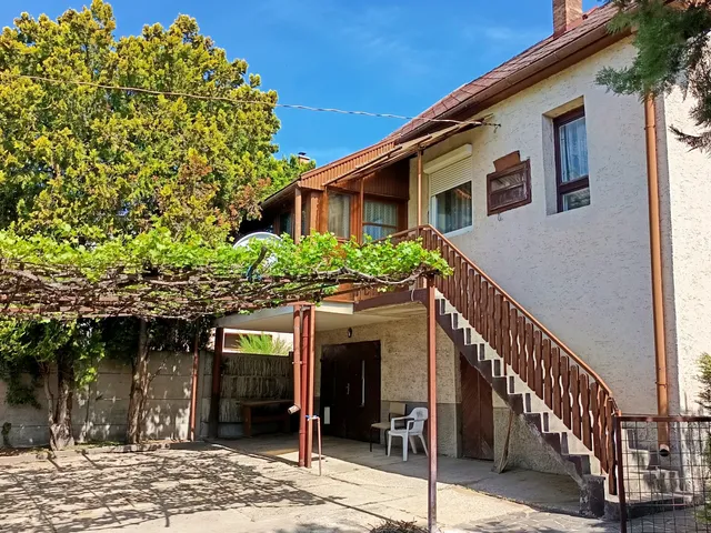 Eladó ház Sárisáp 200 nm