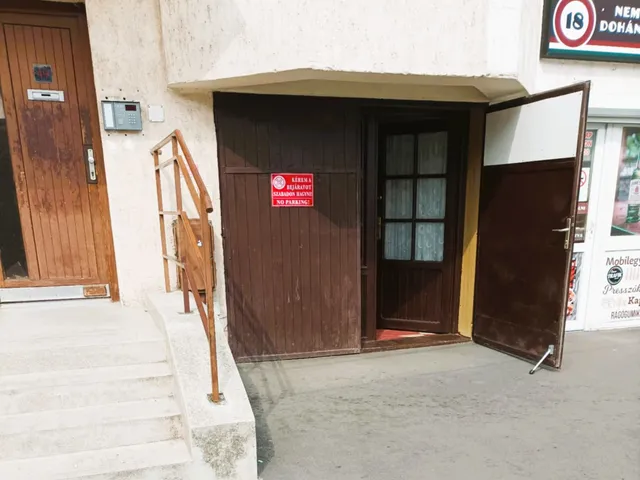 Eladó kereskedelmi és ipari ingatlan Szolnok, Belváros 19 nm