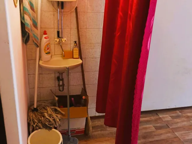 Eladó kereskedelmi és ipari ingatlan Szolnok, Belváros 19 nm