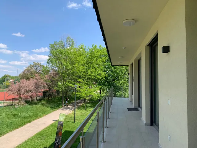 Kiadó kereskedelmi és ipari ingatlan Szolnok, Széchenyi-lakótelep 15 nm
