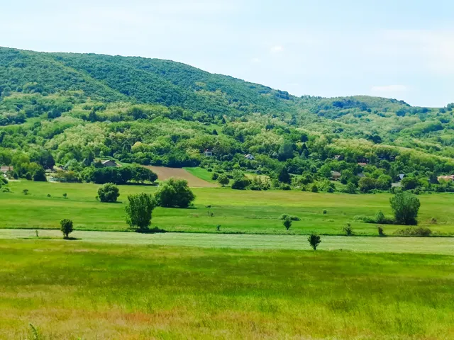 Eladó telek Esztergom, Búbánatvölgy 720 nm