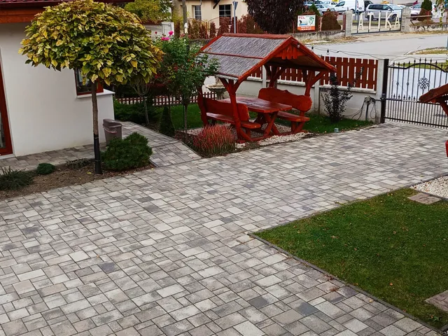 Eladó ház Tát 300 nm