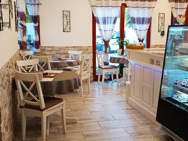 Eladó kereskedelmi és ipari ingatlan Tát 300 nm