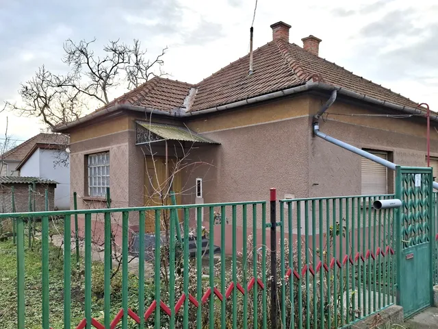 Eladó ház Szolnok, Déli városrész 70 nm