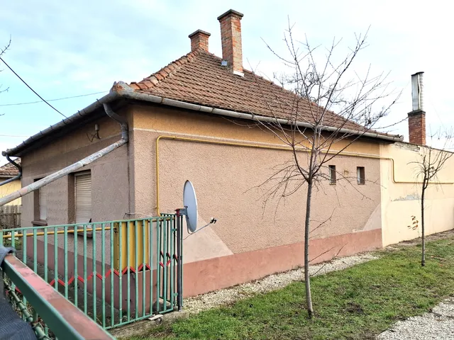 Eladó ház Szolnok, Déli városrész 70 nm
